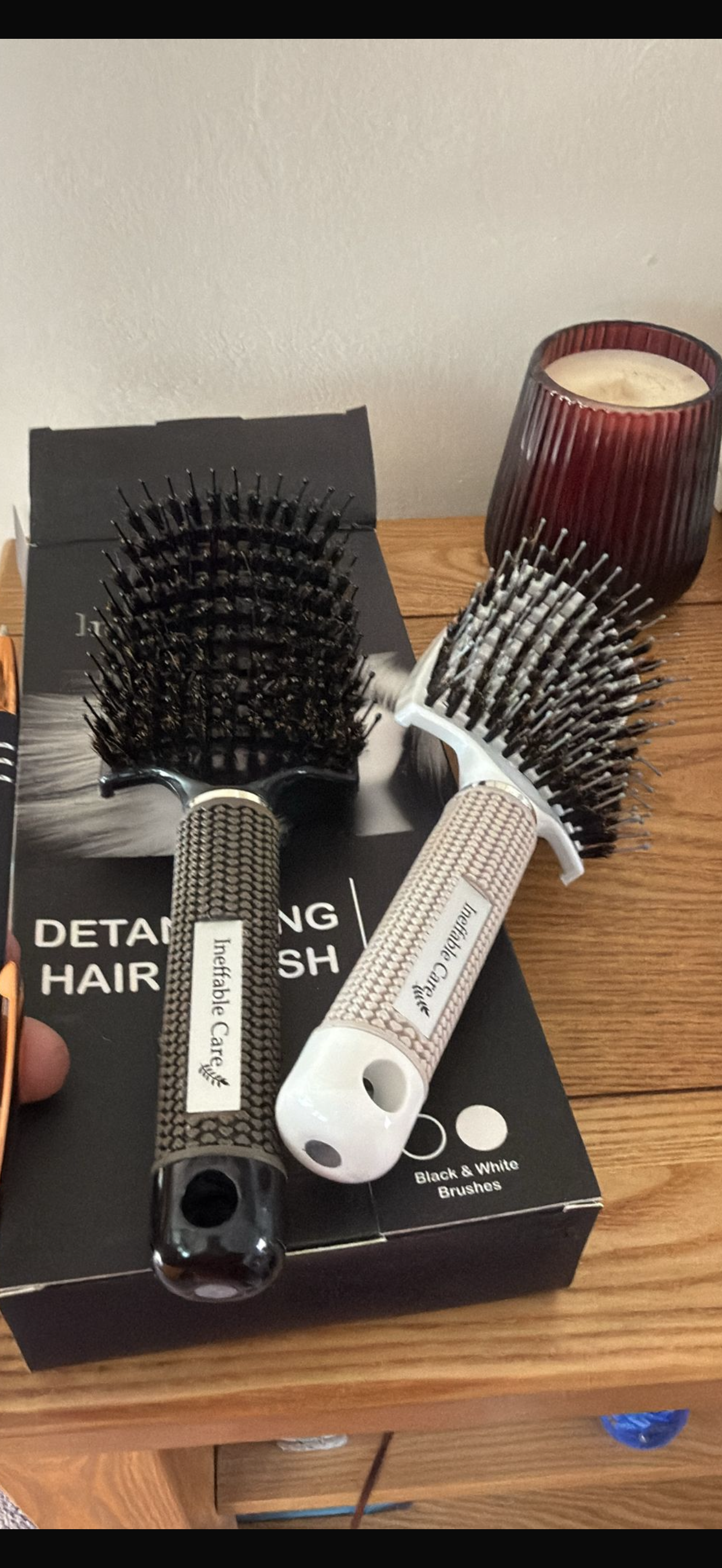 Detangle hair bush