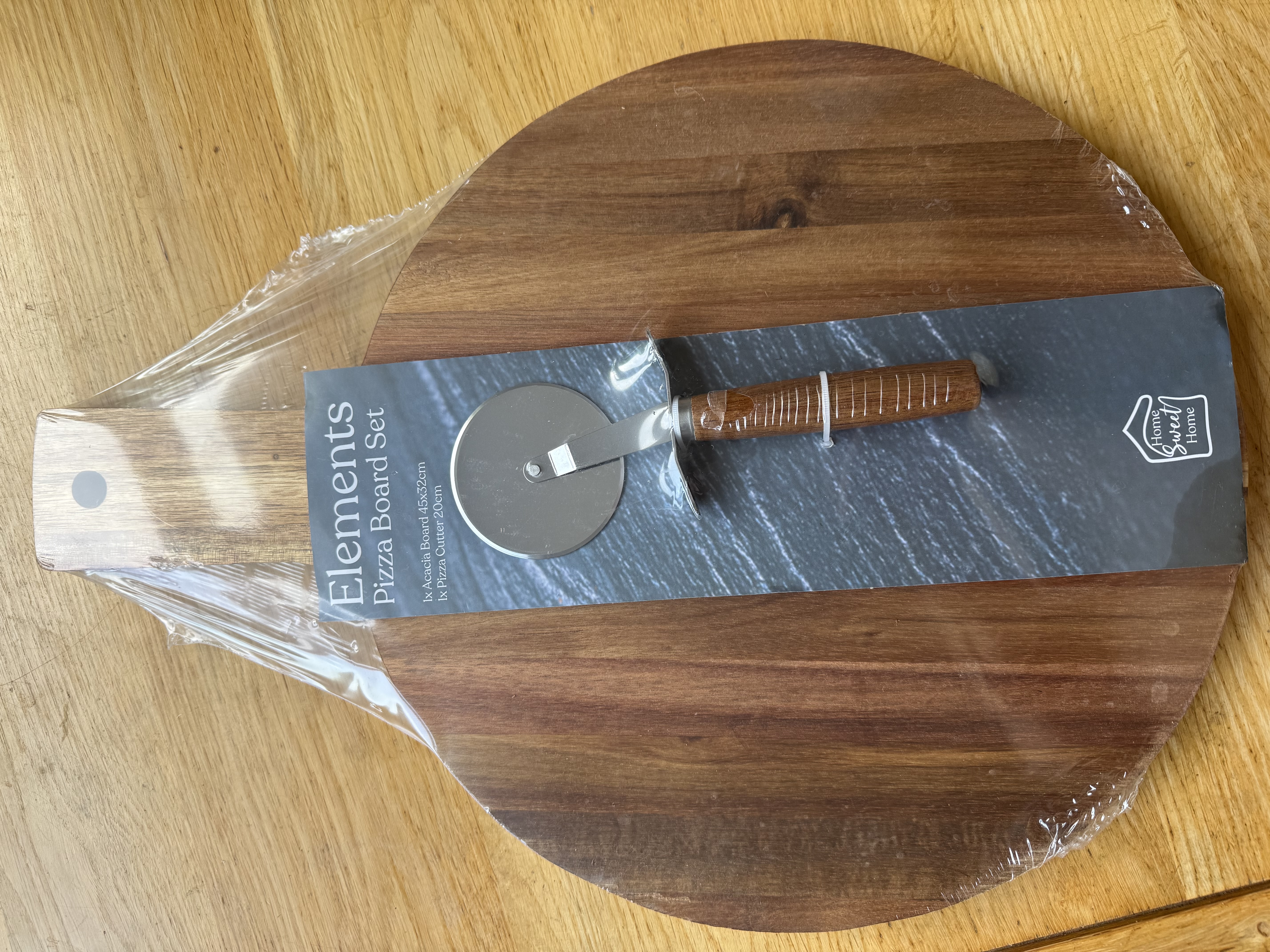 Wooden pizza board & cutter set